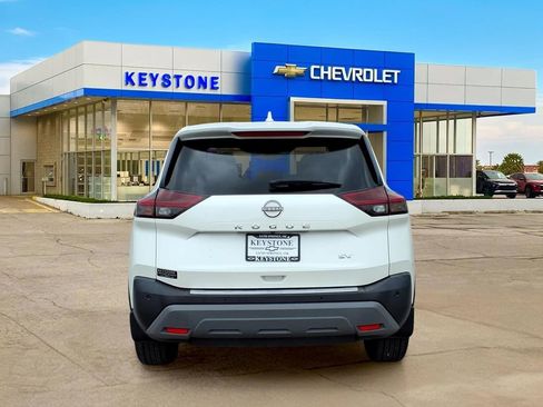 Used 2023 Nissan Rogue SV FWD image 6