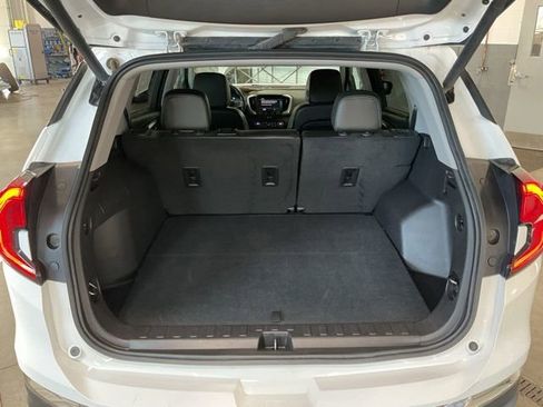 Used 2024 GMC Terrain SLT image 20