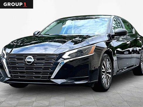 Used 2024 Nissan Altima 2.5 SV FWD image 1