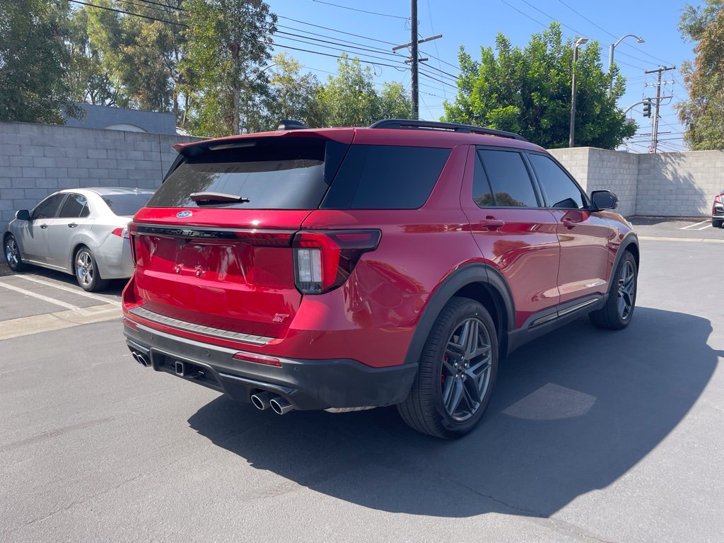 Used 2025 Ford Explorer ST w/ Sun And Sound Package AWD/4WD image 2
