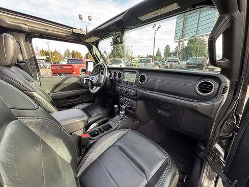 Used 2020 Jeep Wrangler Unlimited Sahara w/ Uconnect 4C Nav & Sound Group image 12