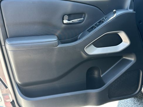Used 2023 Nissan Frontier SV image 7