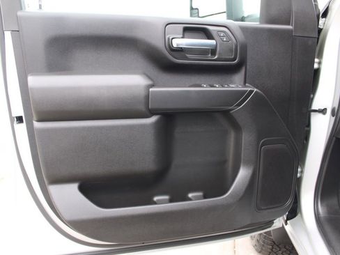 Used 2022 Chevrolet Silverado 2500 Custom w/ Custom Convenience Package image 18