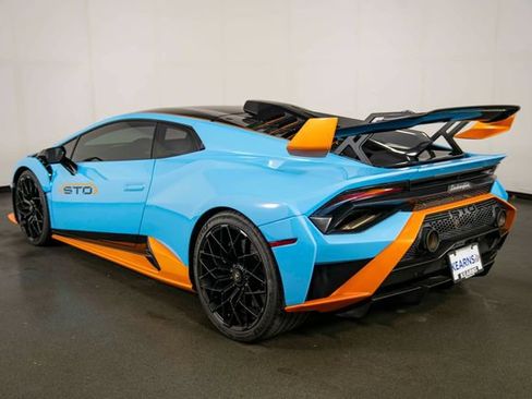 Used 2021 Lamborghini Huracan STO RWD image 6
