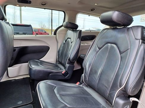 Used 2022 Chrysler Pacifica Limited image 35