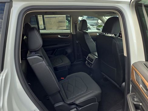 New 2026 Volkswagen Atlas SE image 32