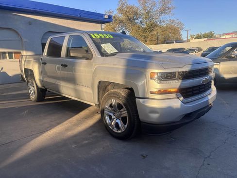 Used 2018 Chevrolet Silverado 1500 Custom w/ Custom Value Package image 2