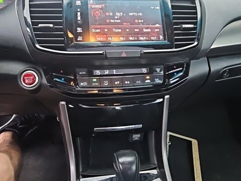 Used 2017 Honda Accord EX-L image 19