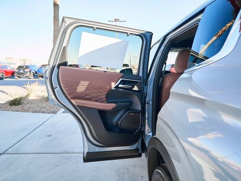 New 2026 Mitsubishi Outlander SEL image 17