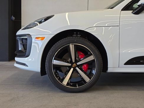Certified 2026 Porsche Macan S AWD/4WD image 9