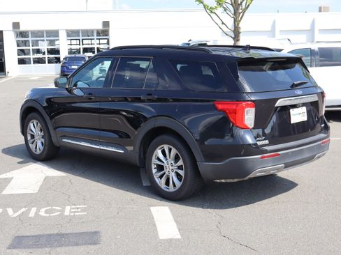 Used 2020 Ford Explorer XLT w/ Equipment Group 202A AWD/4WD image 8