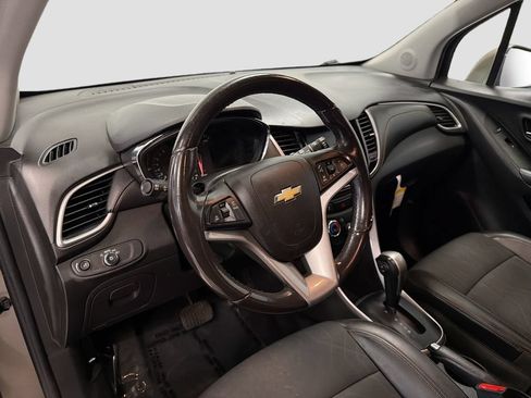 Used 2022 Chevrolet Trax LT w/ Driver Confidence Package AWD/4WD image 15
