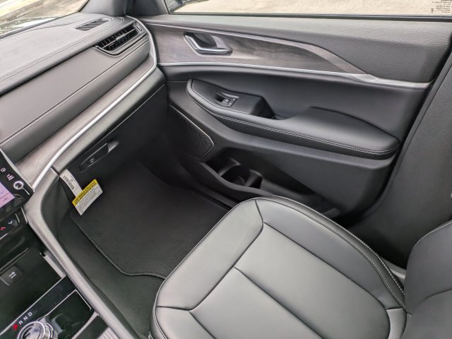 New 2026 Jeep Grand Cherokee Limited w/ Limited Altitude Package RWD image 18