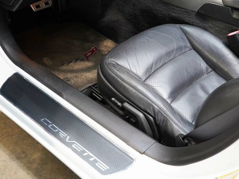 Used 2007 Chevrolet Corvette Coupe w/ Preferred Equipment Group RWD image 47