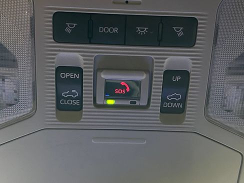 Used 2025 Toyota RAV4 Limited FWD image 82