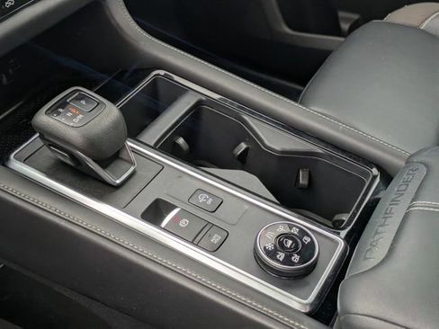 Used 2023 Nissan Pathfinder SL AWD/4WD image 20