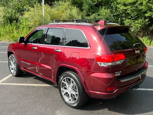 Used 2019 Jeep Grand Cherokee Overland AWD/4WD image 3