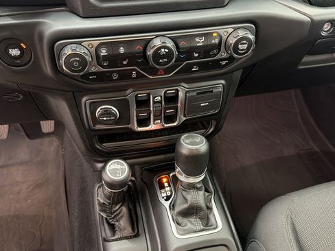 Used 2023 Jeep Wrangler Unlimited Sport AWD/4WD image 18