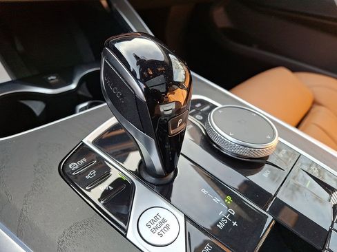 Used 2022 BMW X7 xDrive40i w/ M Sport Package image 12