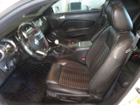 Used 2010 Ford Mustang Shelby GT500 RWD image 18