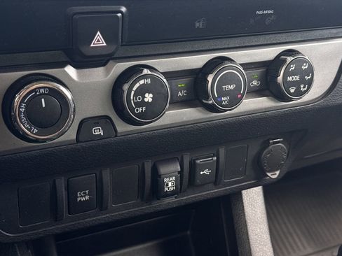 Used 2020 Toyota Tacoma SR5 image 22