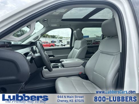 Used 2025 Ford Expedition Active AWD/4WD image 11