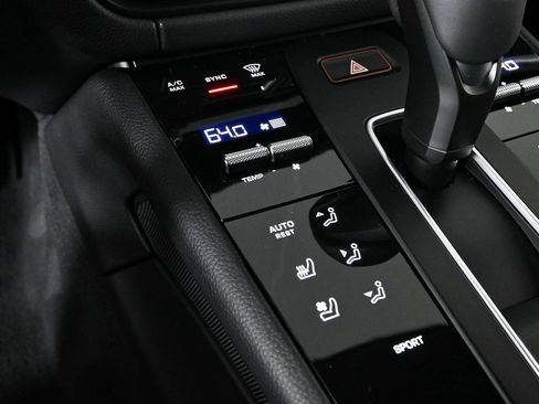 New 2025 Porsche Macan image 18