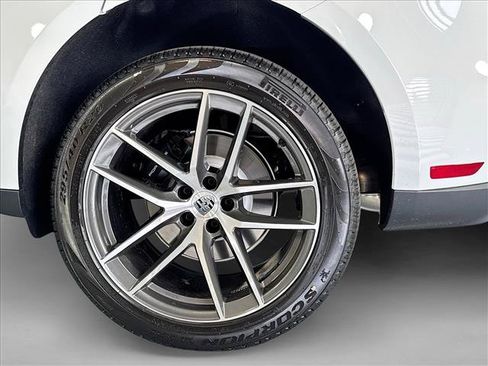 Used 2026 Porsche Macan AWD/4WD image 25