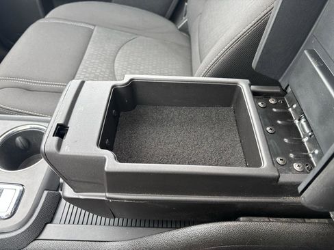 Used 2015 GMC Acadia SLE image 29