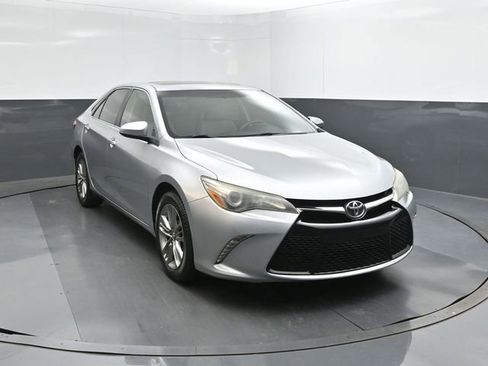 Used 2017 Toyota Camry SE w/ Moonroof Package image 22