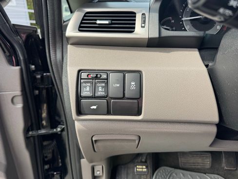 Used 2016 Honda Odyssey EX-L image 18
