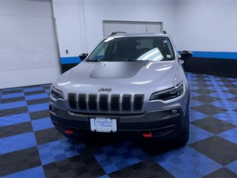 Used 2022 Jeep Cherokee Trailhawk image 3