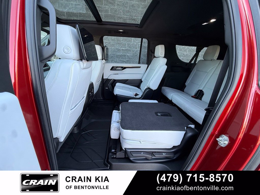 Used 2025 Chevrolet Suburban Premier AWD/4WD image 24