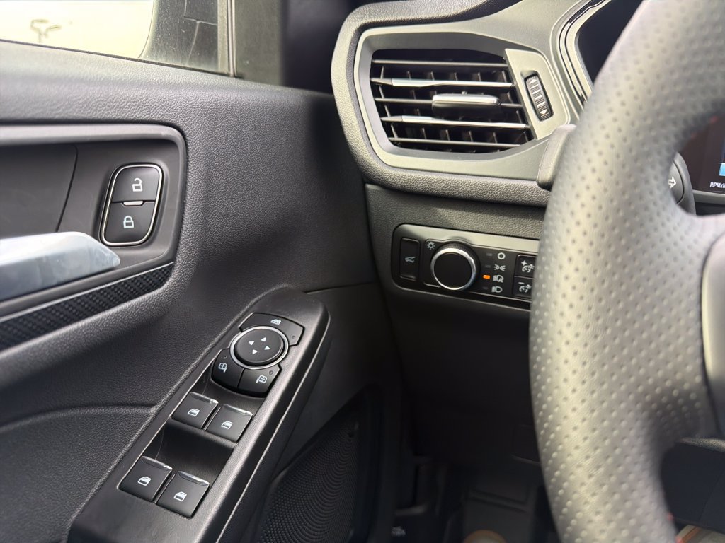 Used 2025 Ford Escape ST-Line w/ Tech Pack #1 FWD image 30