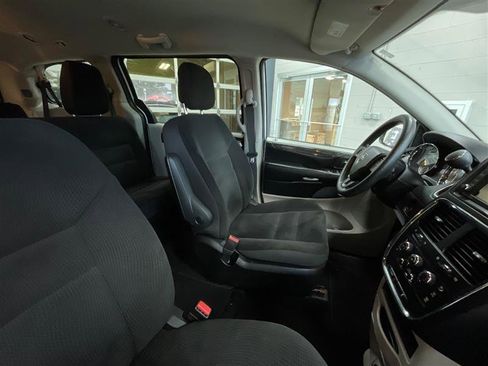 Used 2019 Dodge Grand Caravan SE FWD image 26