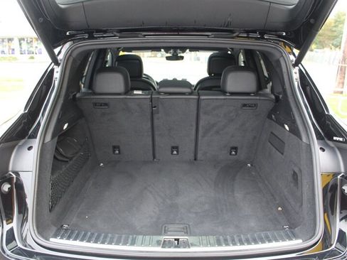 Used 2022 Porsche Cayenne Platinum Edition AWD/4WD image 23