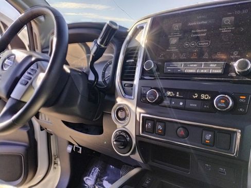 Used 2021 Nissan Titan SV w/ SV Convenience Package image 15