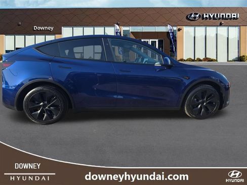 Used 2025 Tesla Model Y Long Range RWD image 6