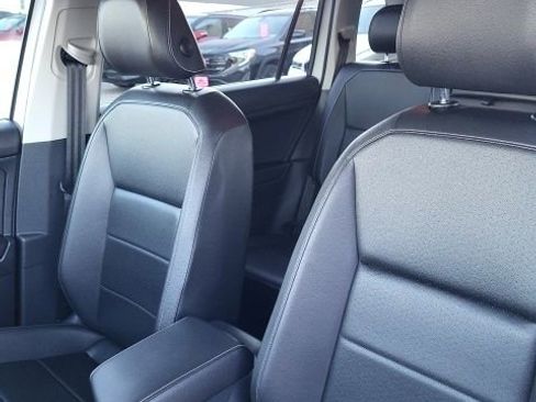 Used 2021 Volkswagen Tiguan SE image 6
