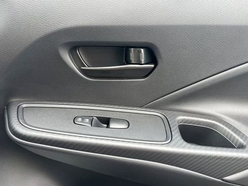 Used 2025 Nissan Versa S w/ S Plus Package image 18