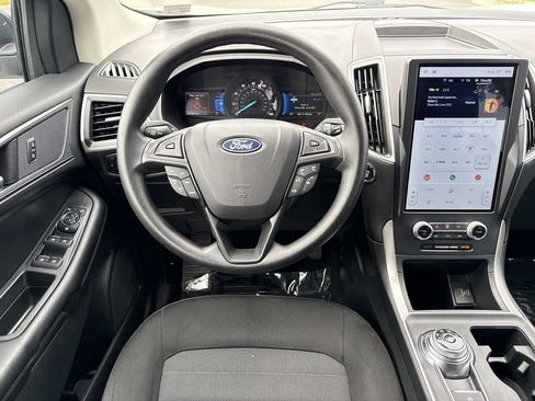 Used 2024 Ford Edge SE w/ Black Appearance Package AWD/4WD image 13