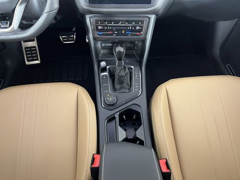 Certified 2024 Volkswagen Tiguan SE R-Line image 16