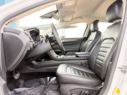 Used 2018 Ford Fusion SE w/ Equipment Group 602A FWD image 12