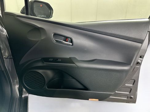 Used 2021 Toyota Prius L Eco w/ Carpet Mat Package (TMS) FWD image 29