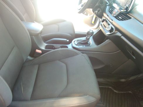 Used 2019 Hyundai Elantra GT FWD image 32