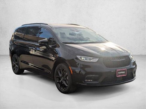 New 2026 Chrysler Pacifica Limited w/ S Appearance Package AWD/4WD image 7