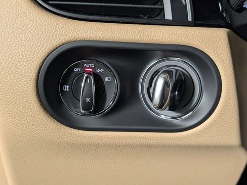 New 2026 Porsche Macan AWD/4WD image 35