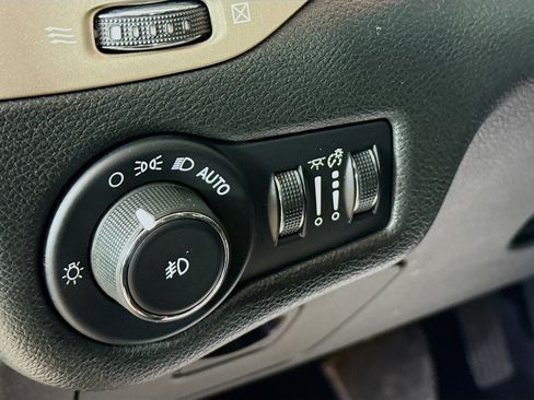 Used 2015 Jeep Cherokee Latitude image 9