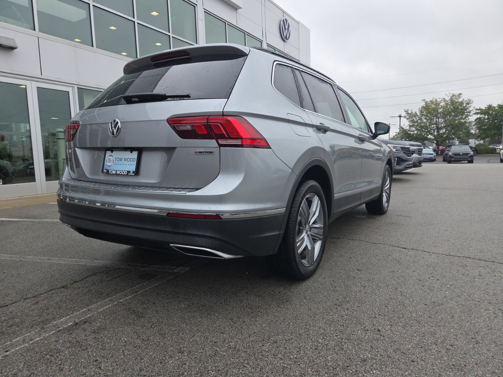 Used 2020 Volkswagen Tiguan SE w/ Panoramic Sunroof Package AWD/4WD image 4