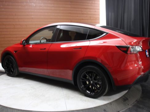 Used 2022 Tesla Model Y Long Range image 27
